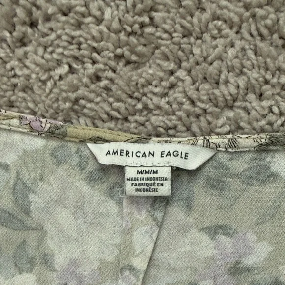 American Eagle Outfitters Olive Green Floral V-Neck Long Sleeve Top - Picture 2 of 3